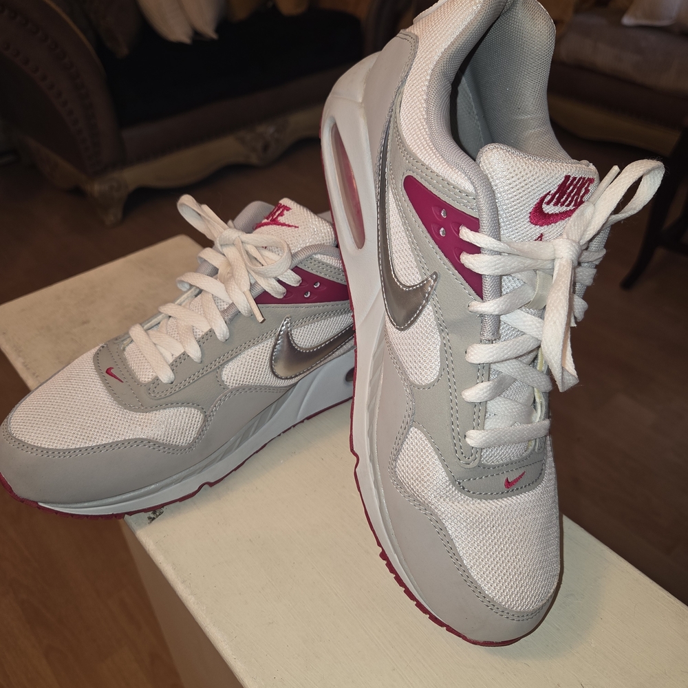 Nike Women's White Gray and Pink Sneakers